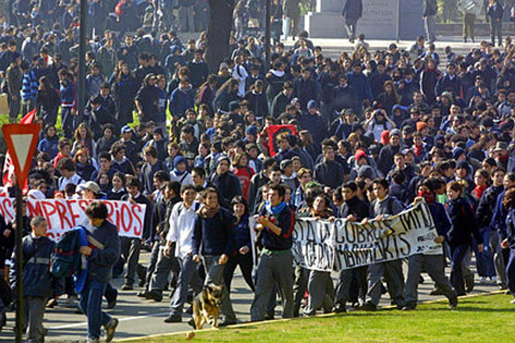 http://sindicatdestudiants.net/images/stories/protestas-en-chile.jpg